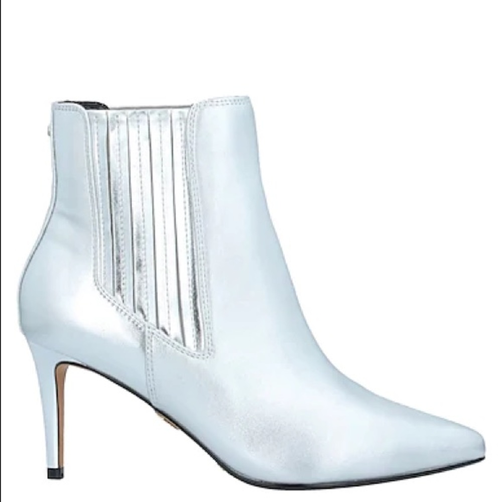 NWT Buffalo Womens Makenna Silver Ankle Boots